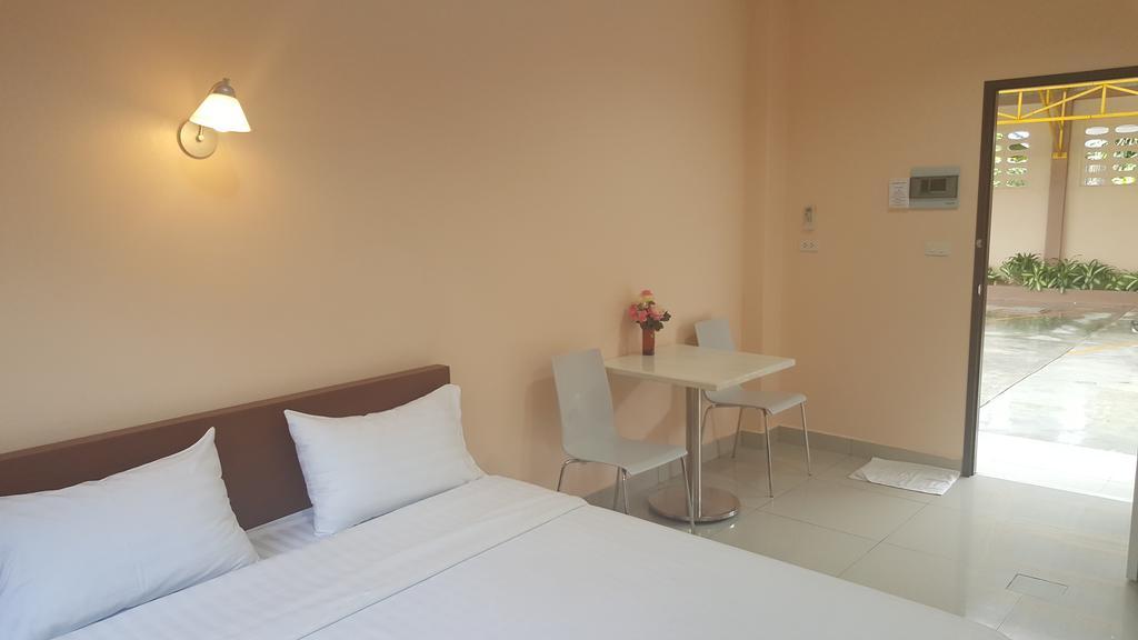 Jirasin Hotel & Apartment Ranong Exterior photo